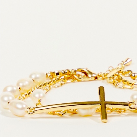 NWT Altar’d State Layered Pearl Faith Cross Bracelet - Picture 4 of 5